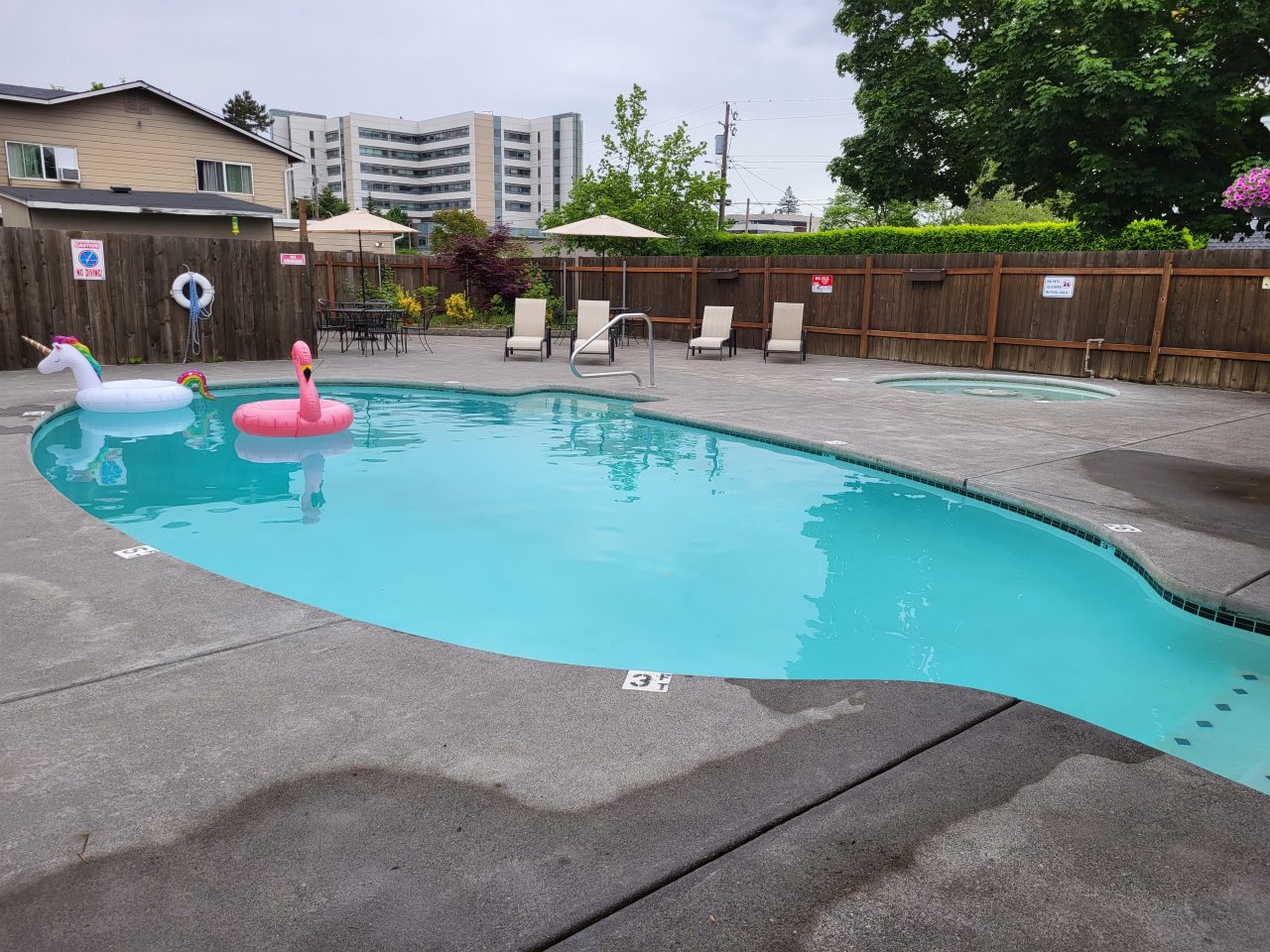 Townhouse Square Image 7