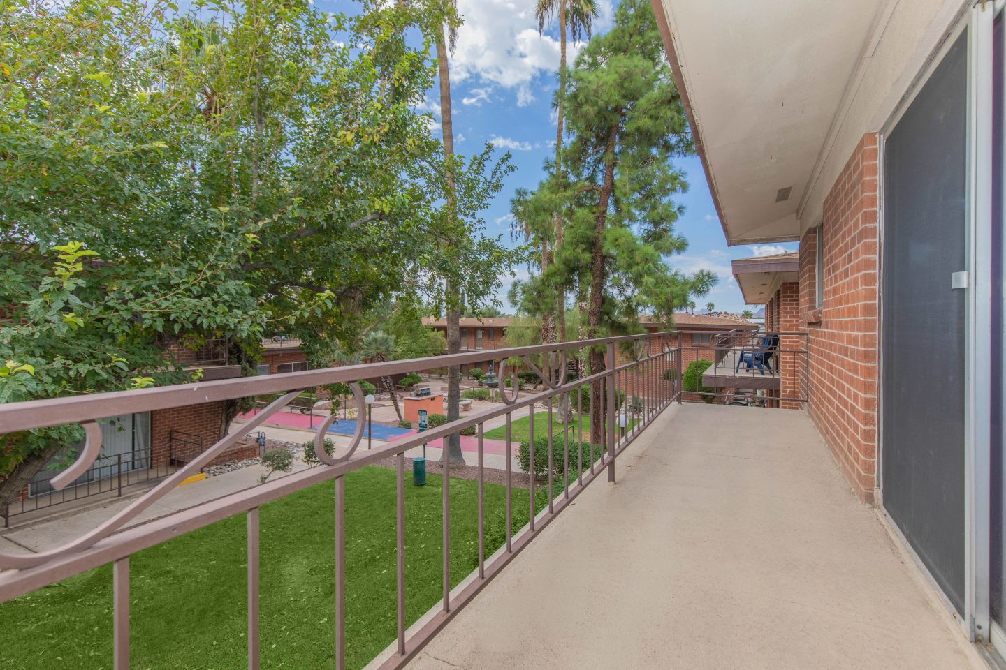 Country Club Apartments Image 16