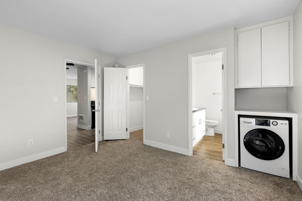 Topanga Canyon Apartments Image 18