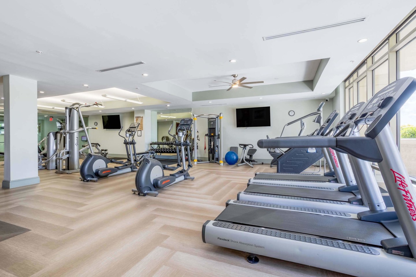 7 Riverway Image 30