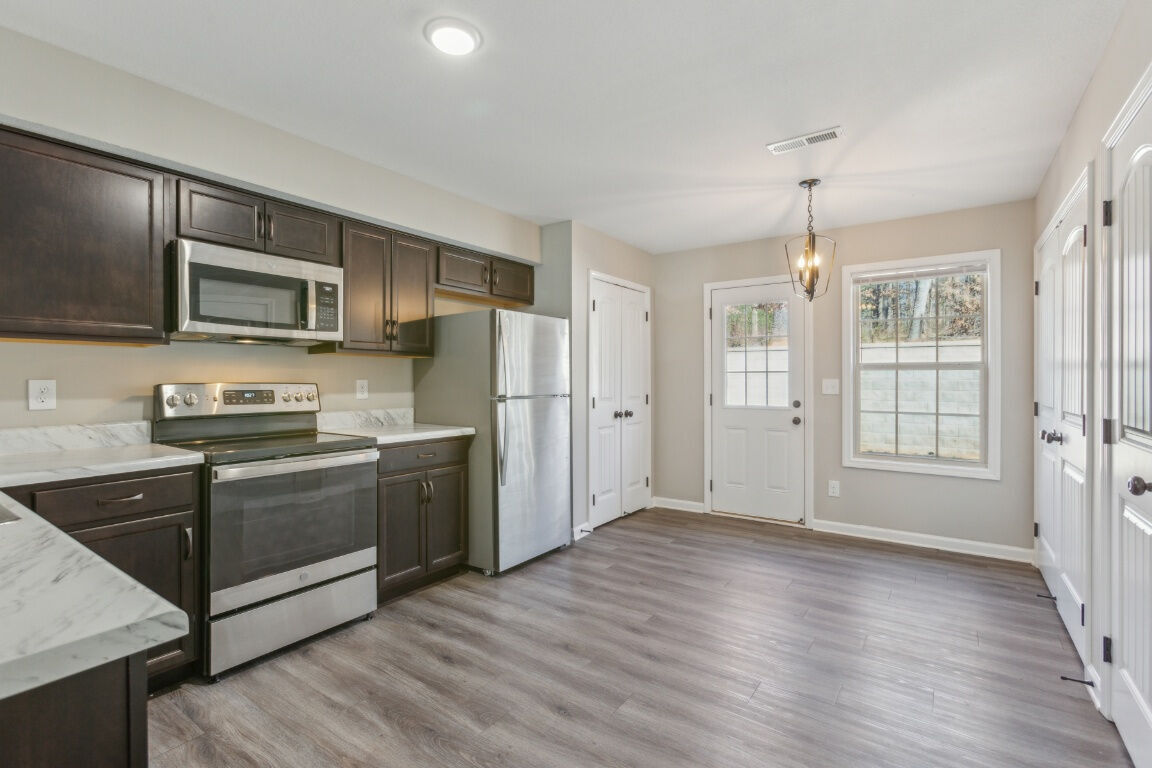 Center Pointe Townhomes Image 11