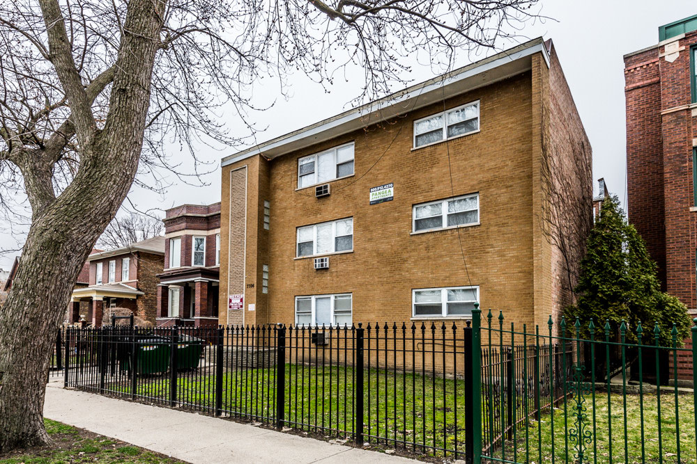 7706 S Saginaw - South Shore Apartments Image 3