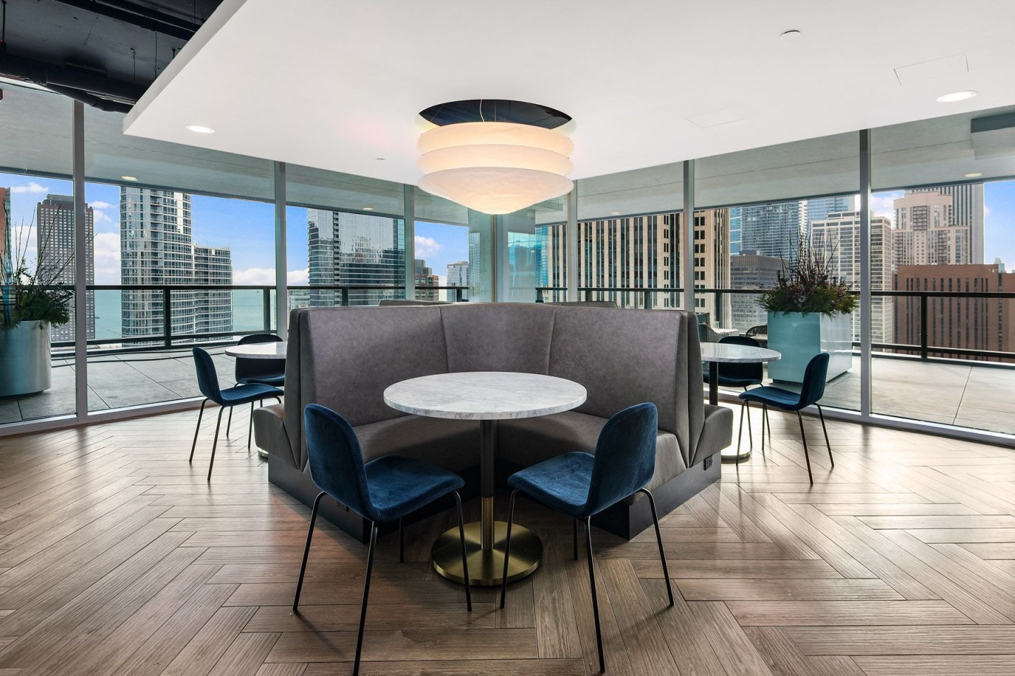 Aston Chicago Image 20
