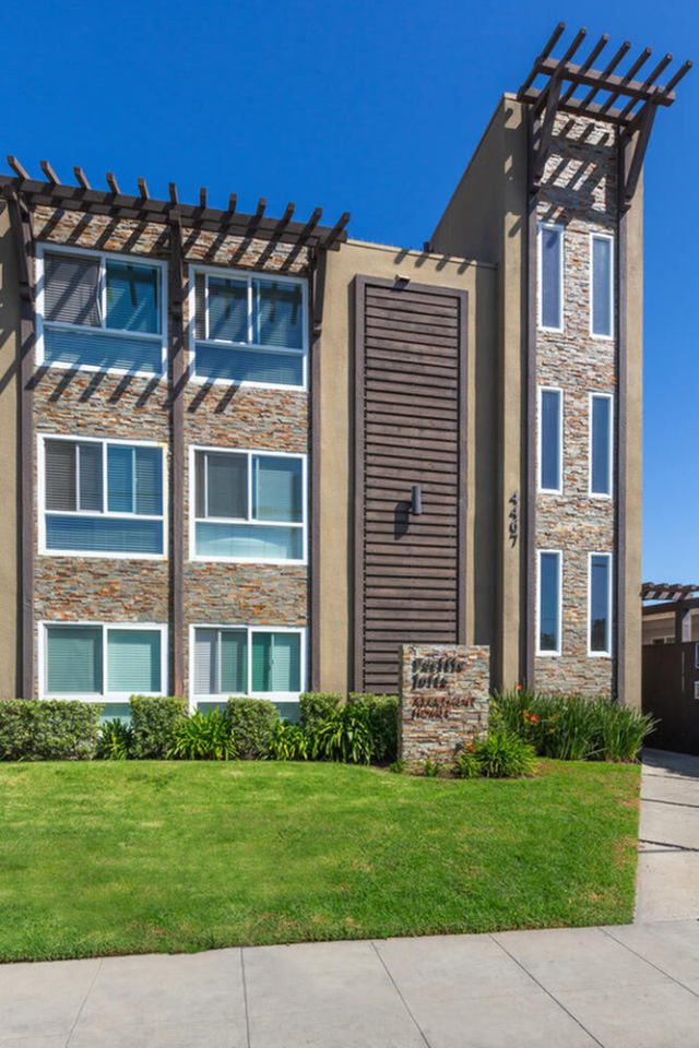 Elan Pacific Lofts Image 2