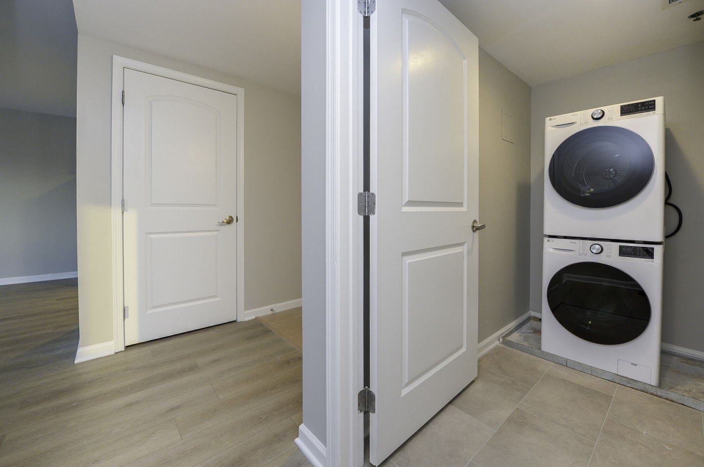 Cherry Hill Towers Image 23