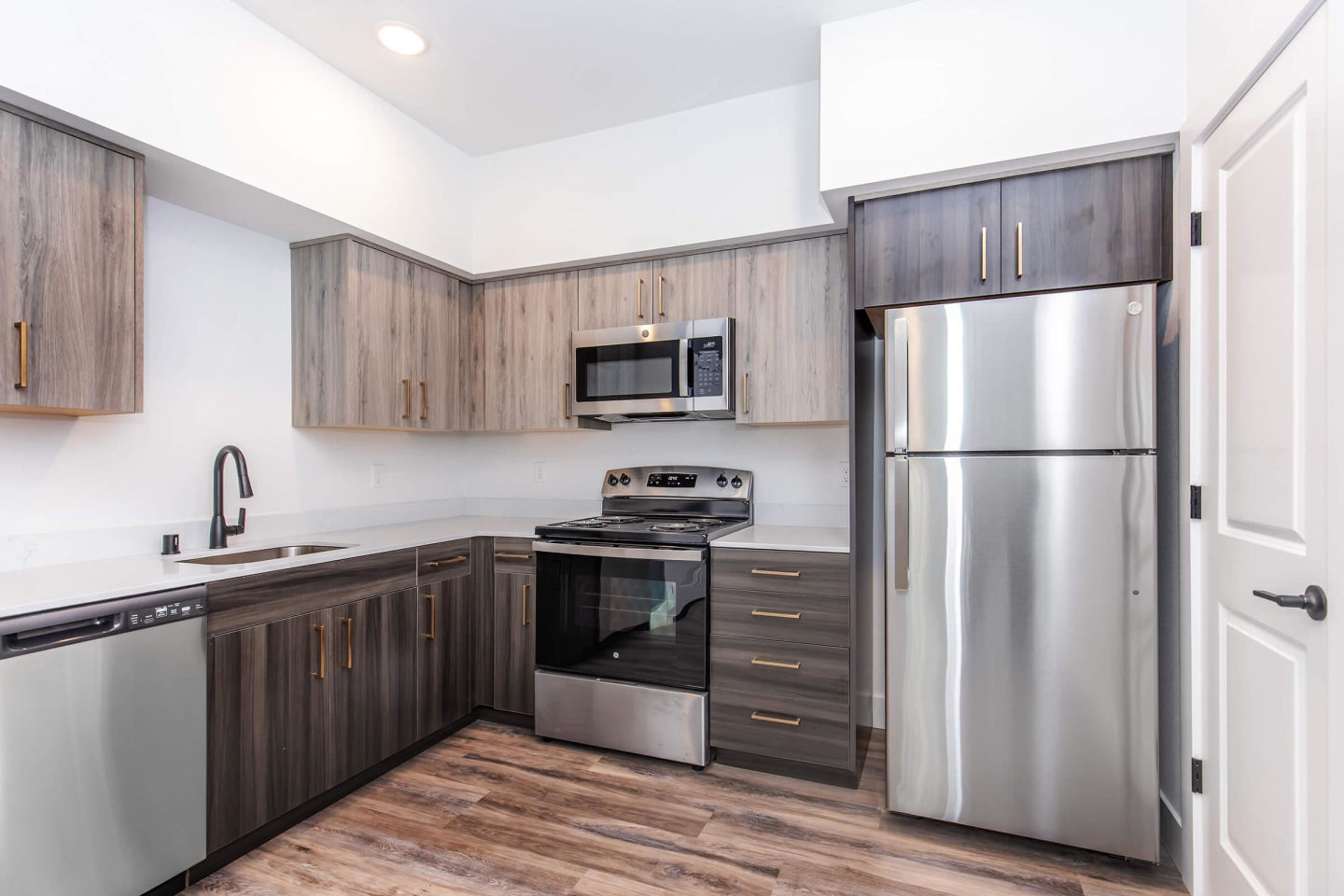Lakeview Apartments Image 4