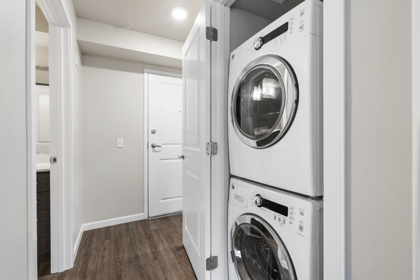 1711 Apartments Image 44