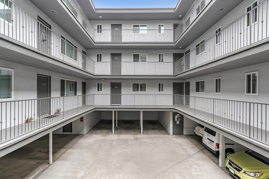 406 Van Buren Ave Image 9