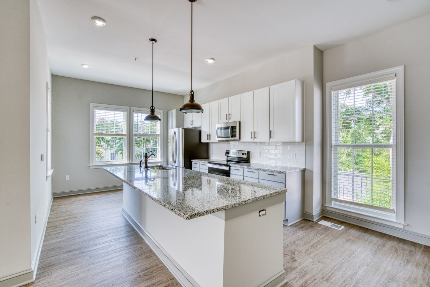 655 East Bay Image 2