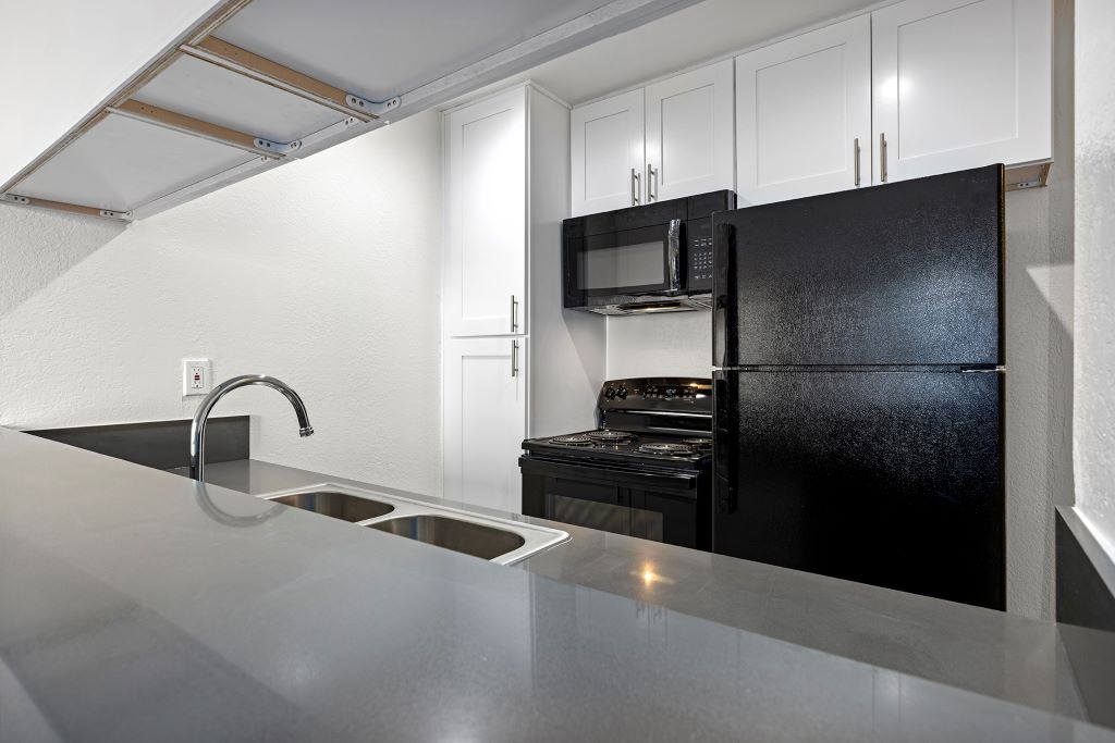 Topanga Canyon Apartments Image 14