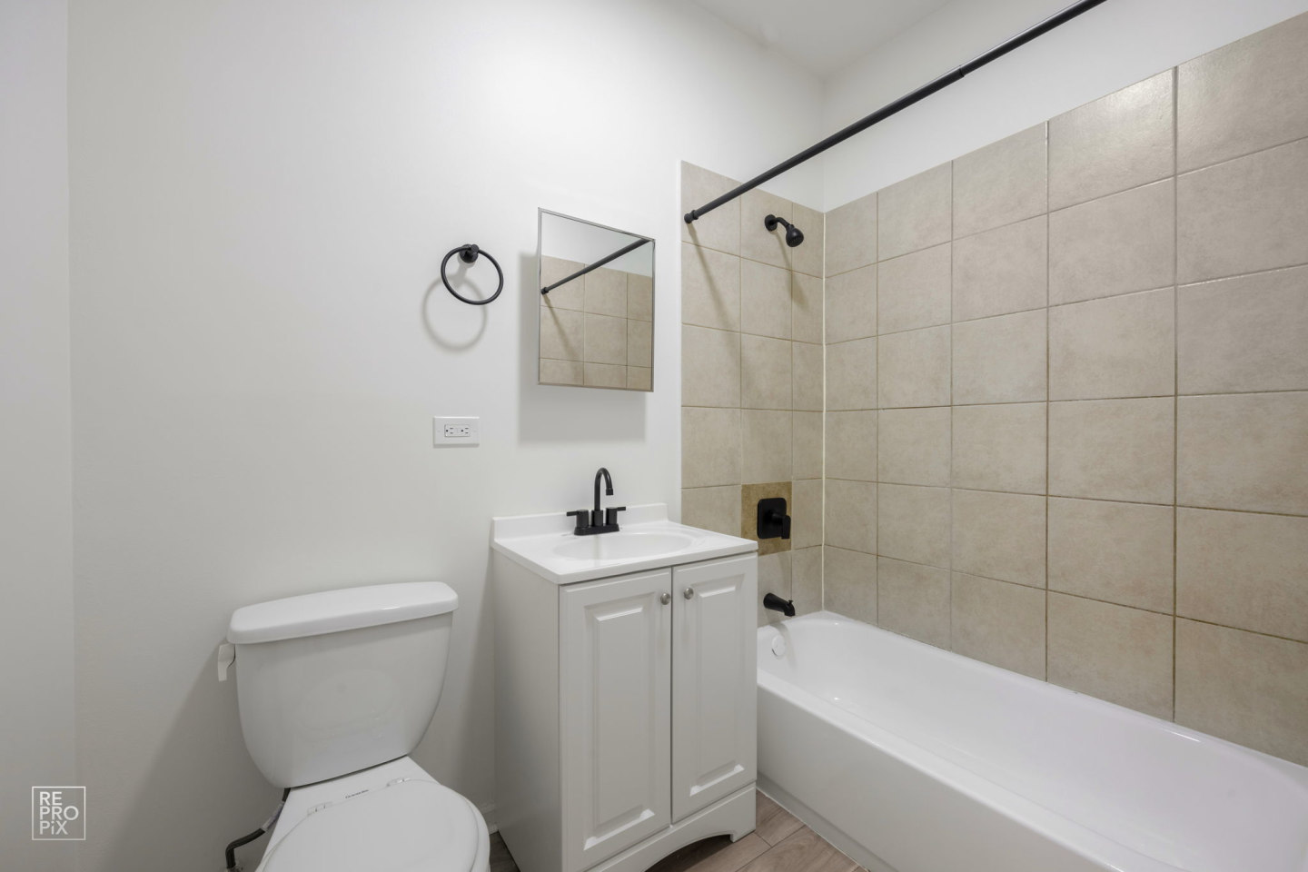 5718 S Wabash Image 3