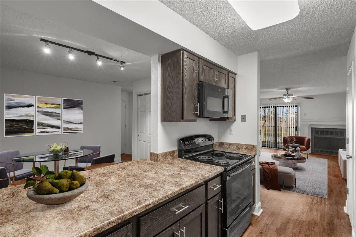 Active Adult - Cloverset Valley Apartment Homes Image 17