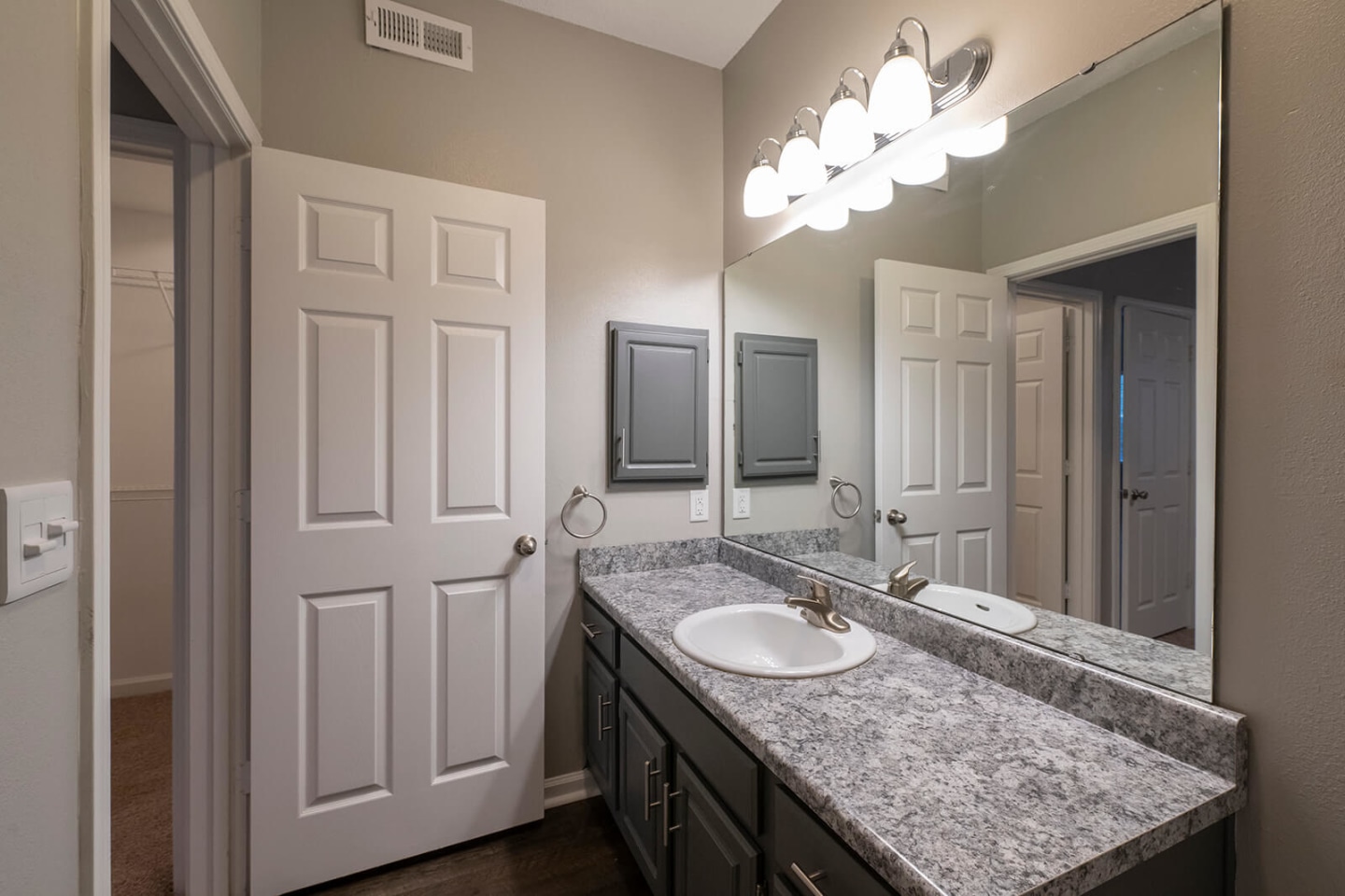 Pinnacle Pointe Apartments Image 25