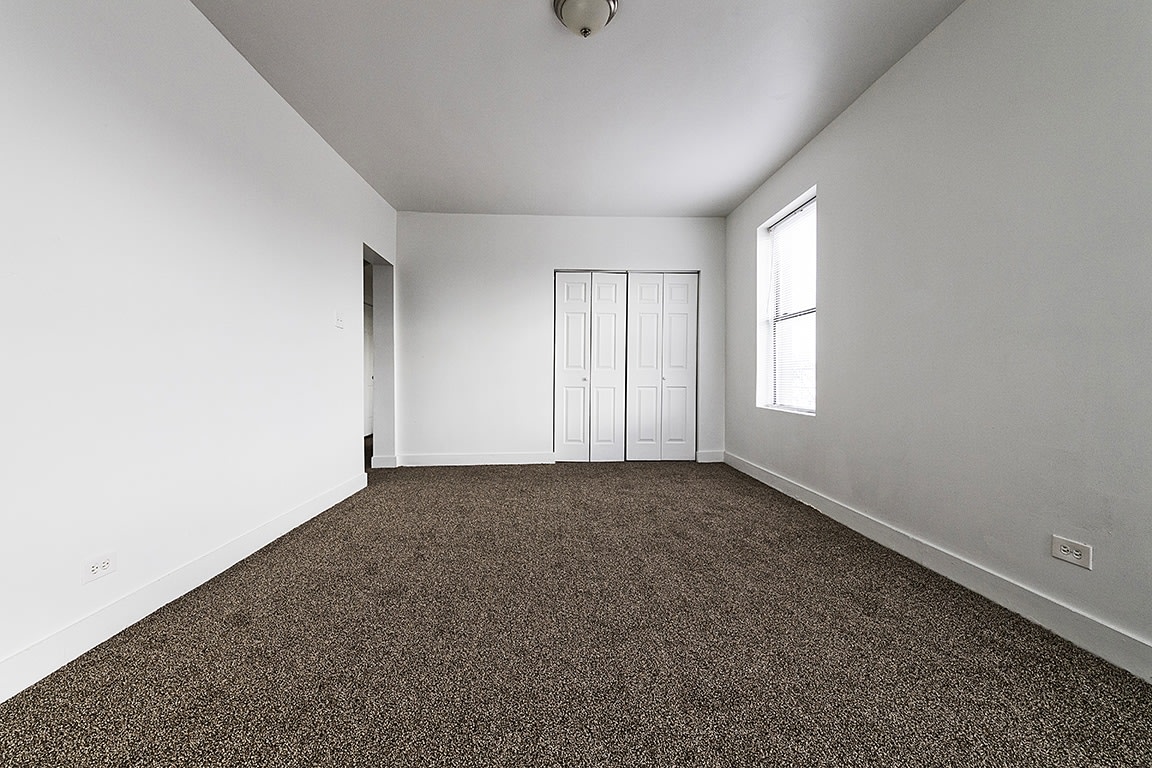 808 W 76th Image 8