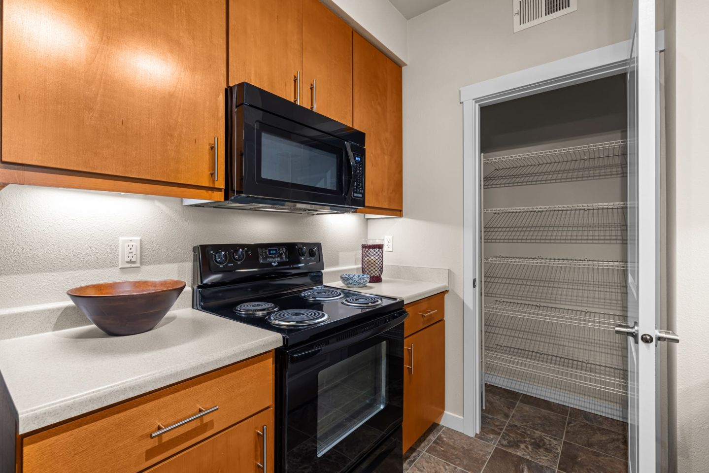 Island View Apartments Image 19