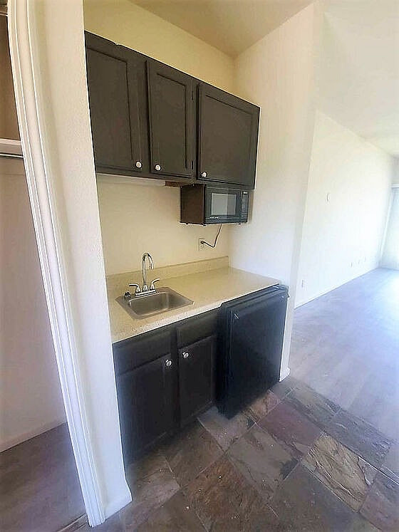 21 Rock Apartments Image 14