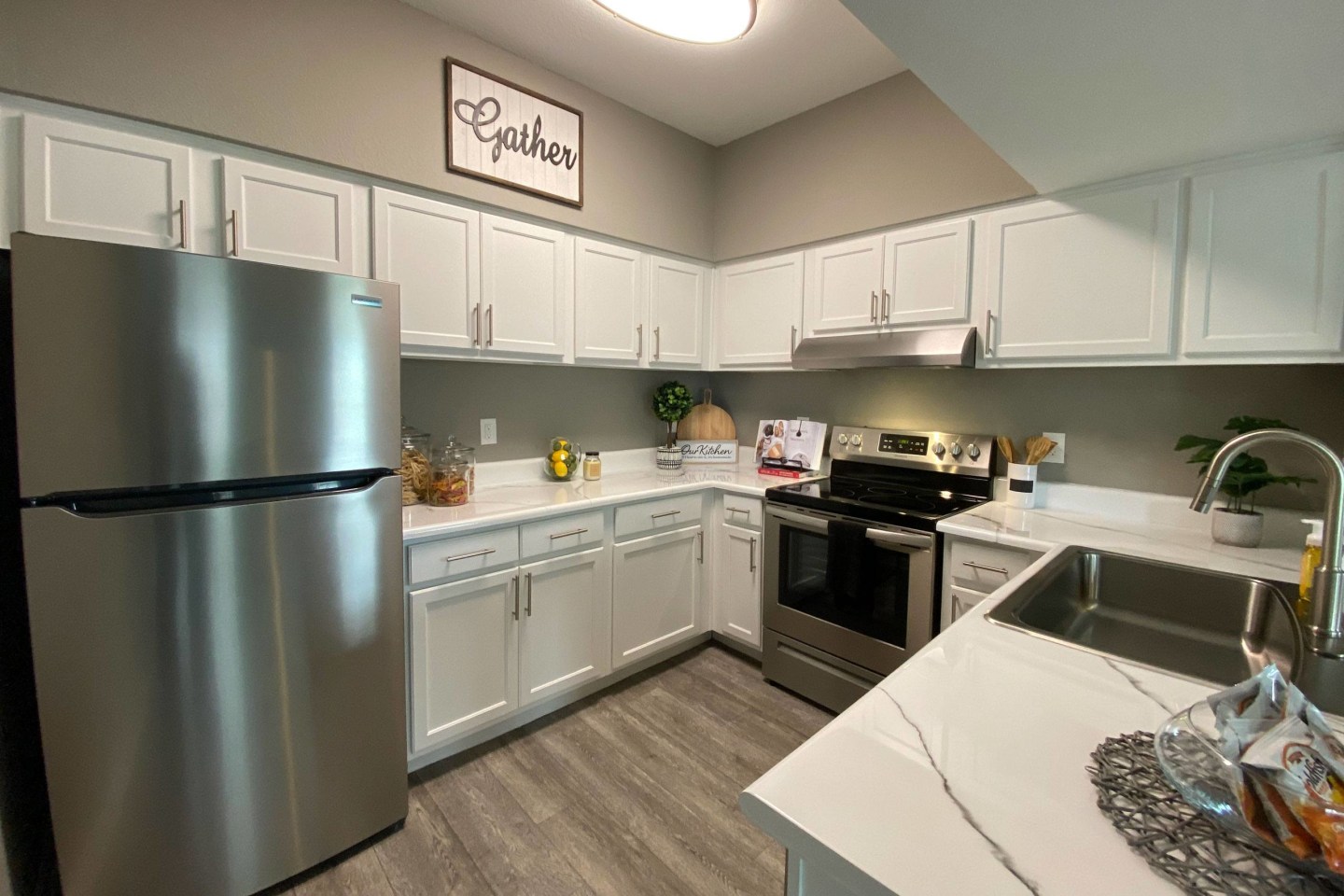 Harbin Pointe Apartment Homes Image 1