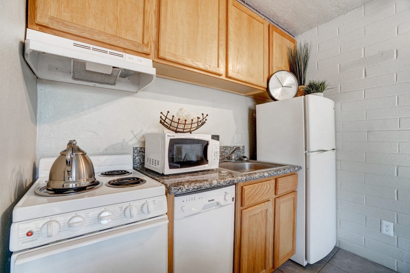 University Manor Apartments Image 3