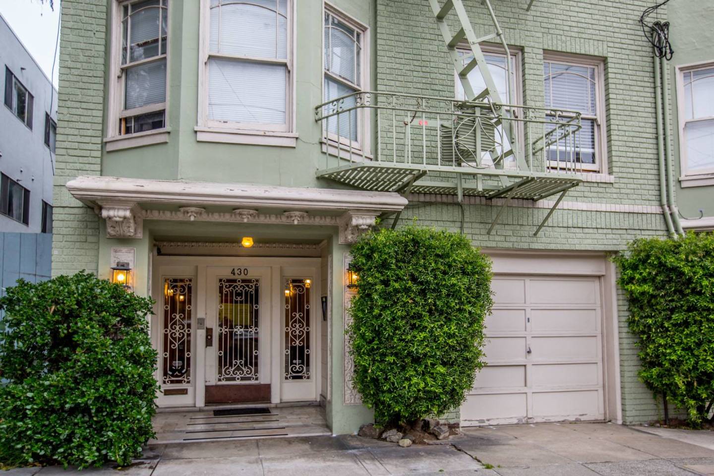 430 Baker Image 10
