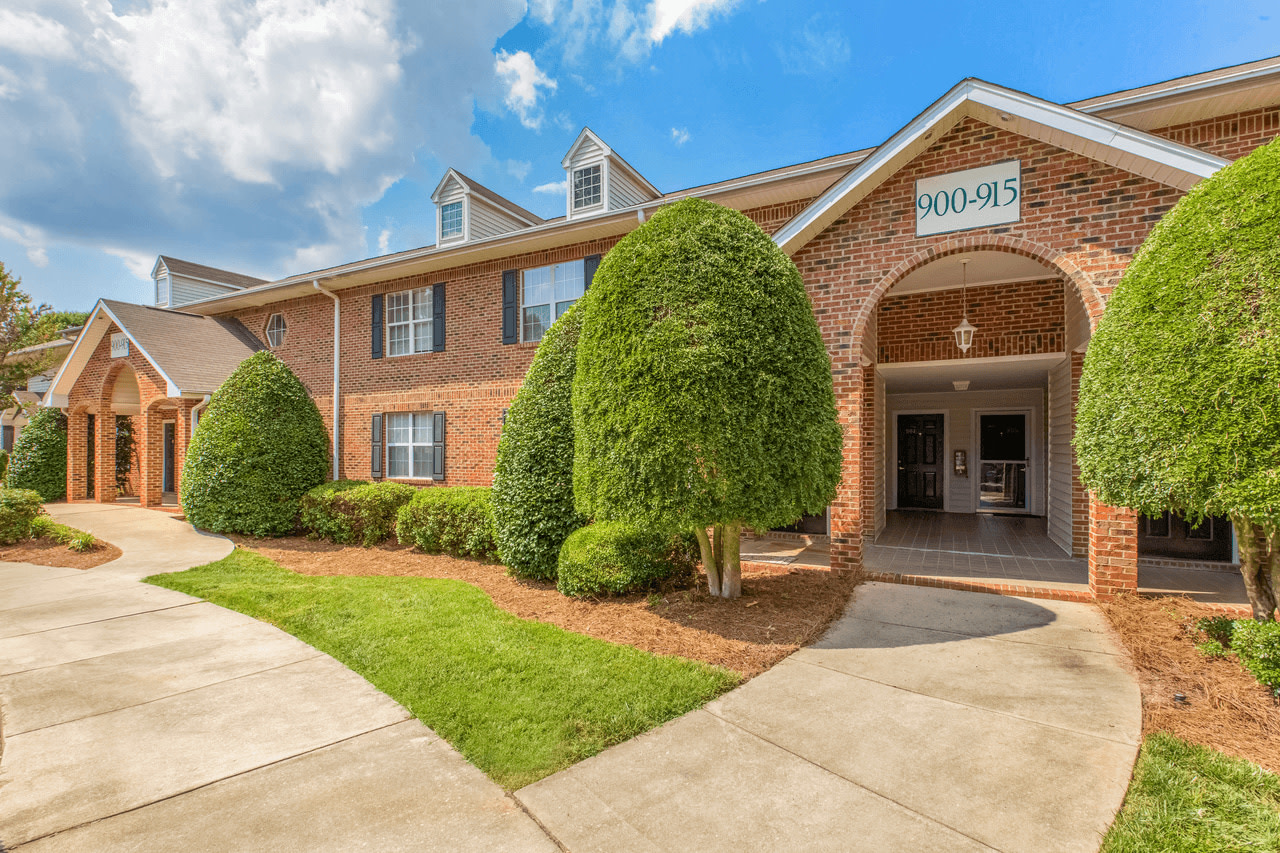 Affordable Housing - Caveness Farms Apartment Homes Image 27