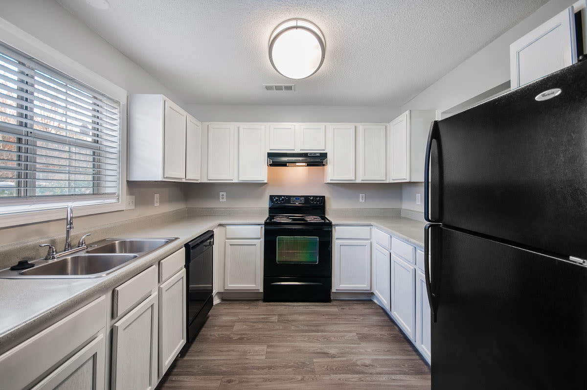 Creekside Apartments Image 2