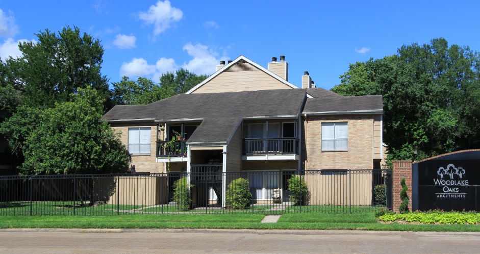 Woodlake Oaks Image 5