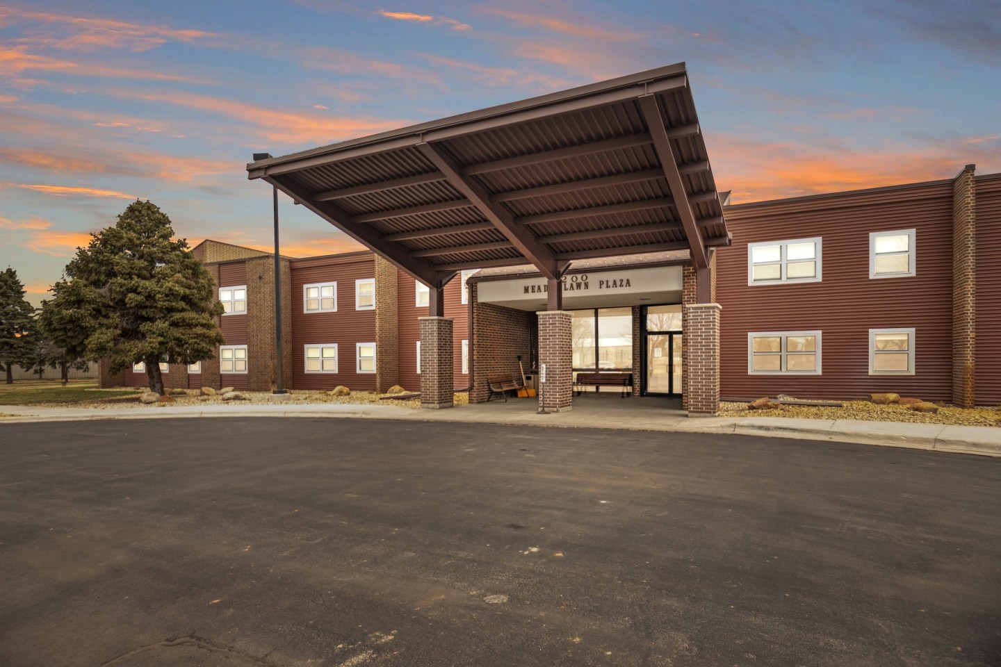 Meadowlawn Plaza Apartments Image 1