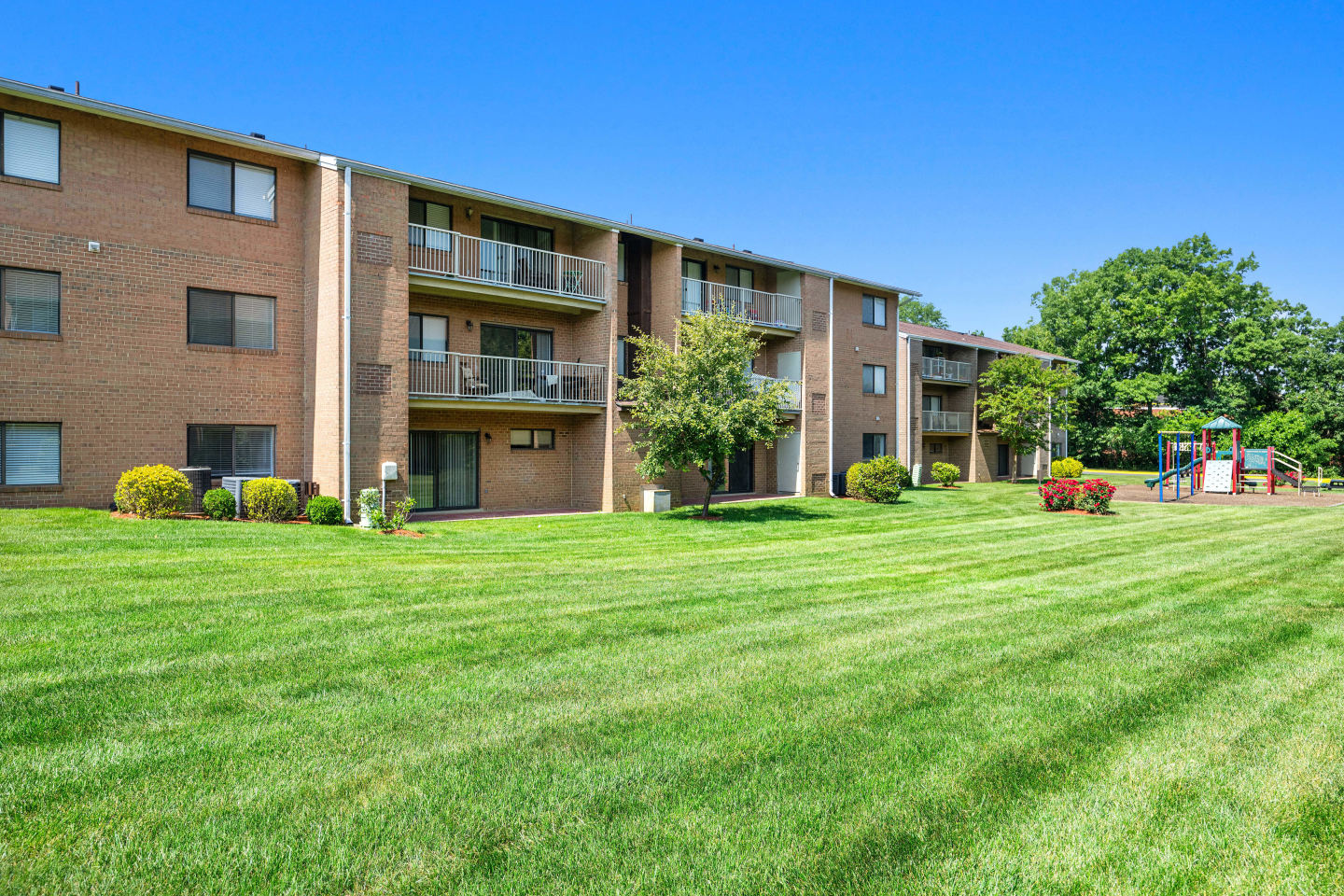 Gainsborough Court, Churchill Mews, and Copperfield Square Apartments & Townhomes Image 46