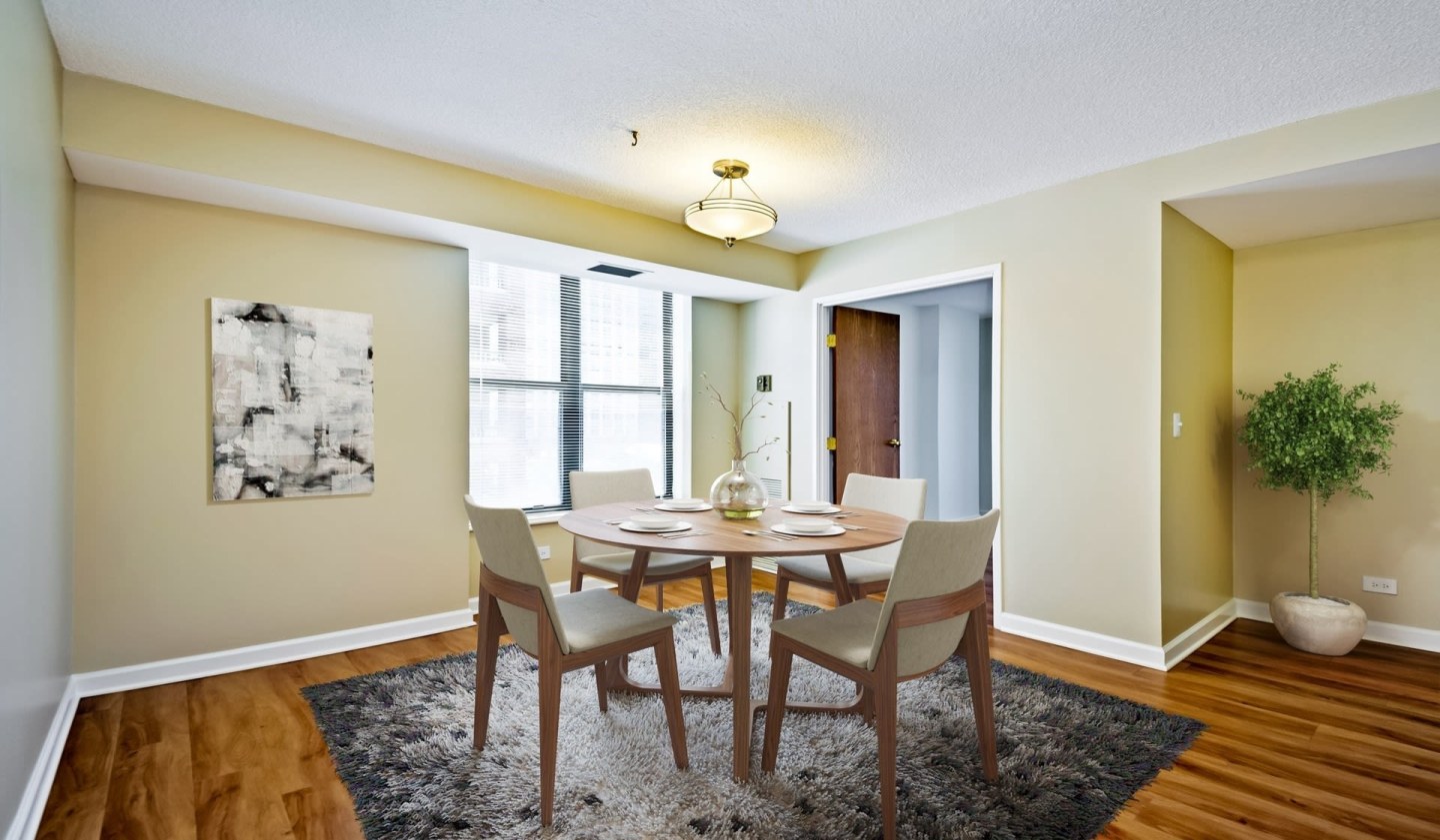 Evanston Place Apartments Image 11