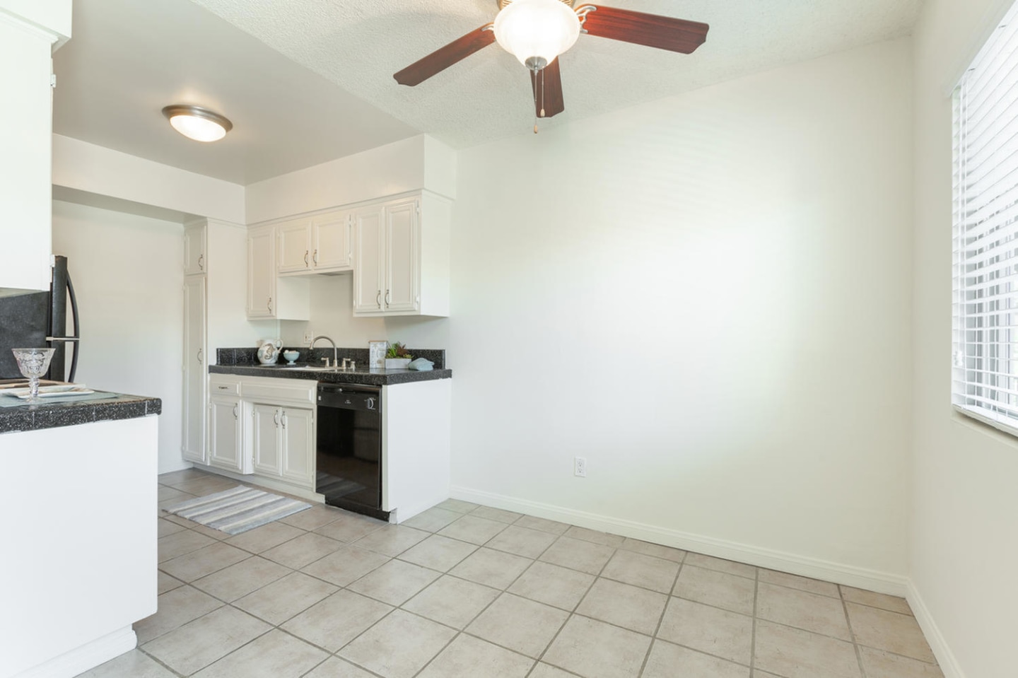 Elan the Palms Apartment Homes Image 2