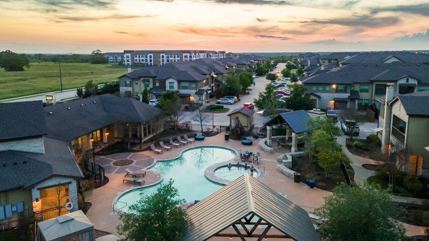 Lake Walk at Traditions Apartments Image 15