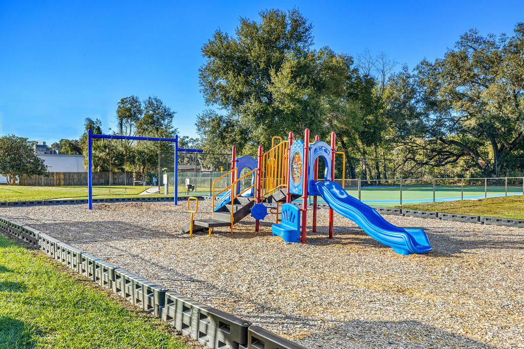 Brandon Oaks Image 3