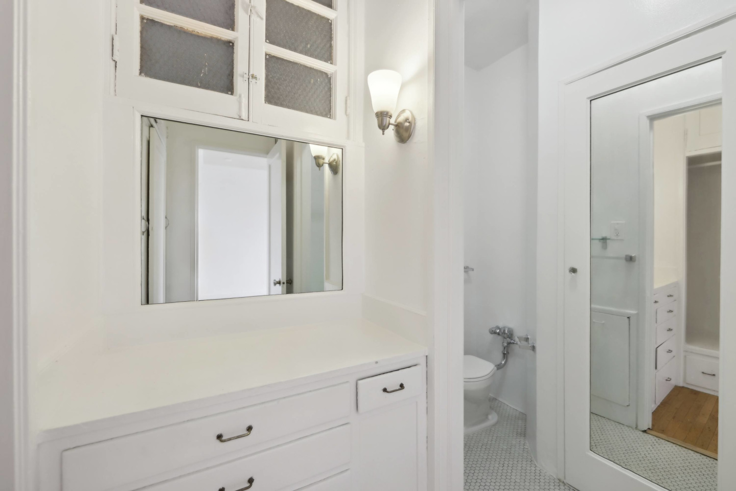 899 Green Street Image 15