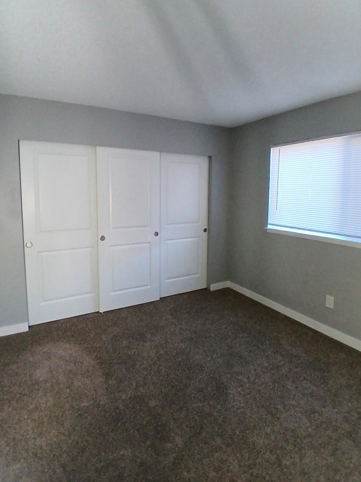 Phoenix Court Apartments Image 2