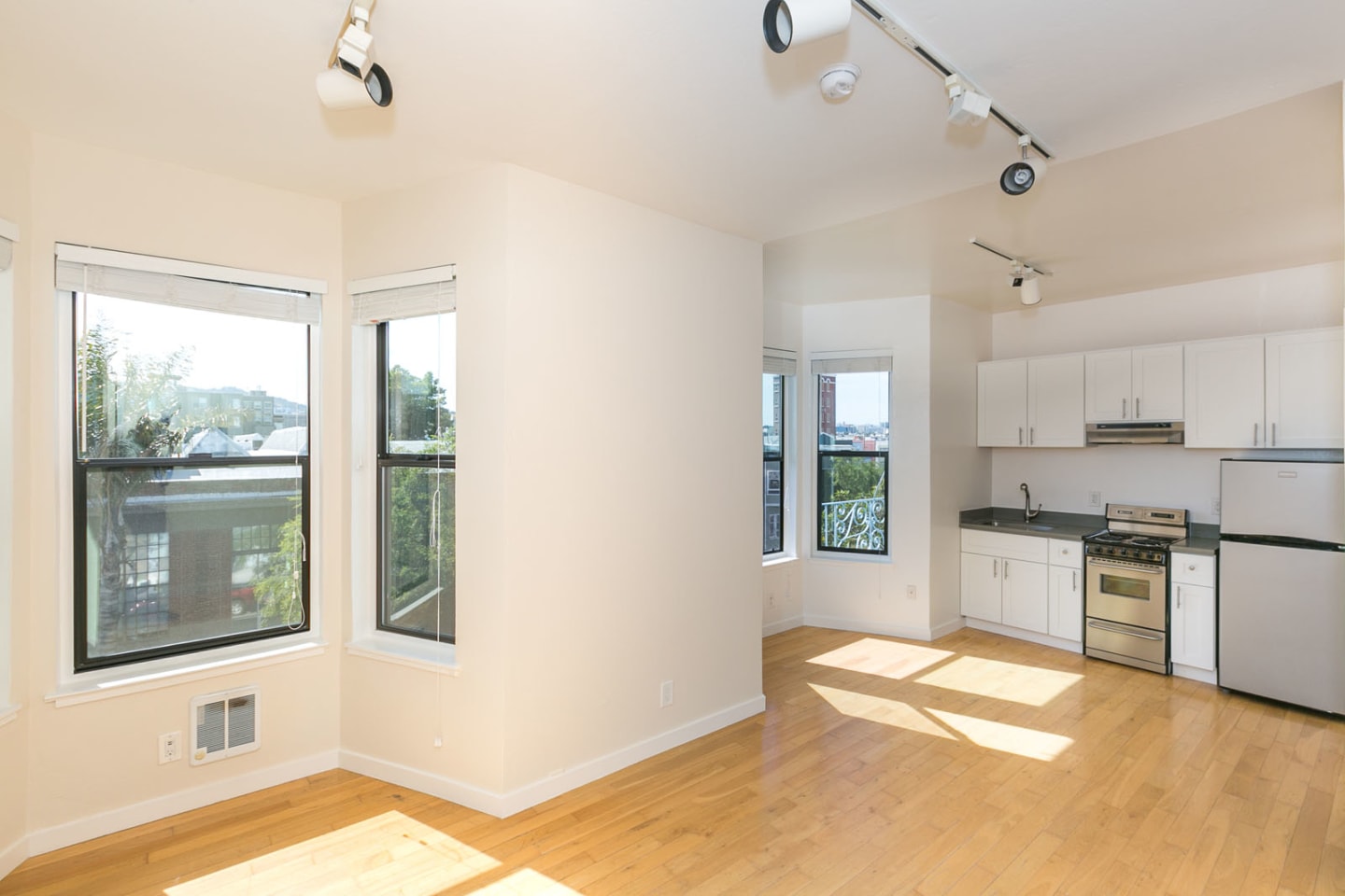 2385 Folsom Image 32