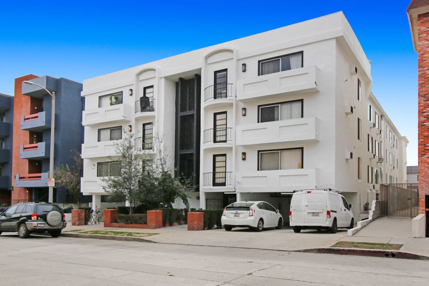 1525 Amherst Ave. Image 9