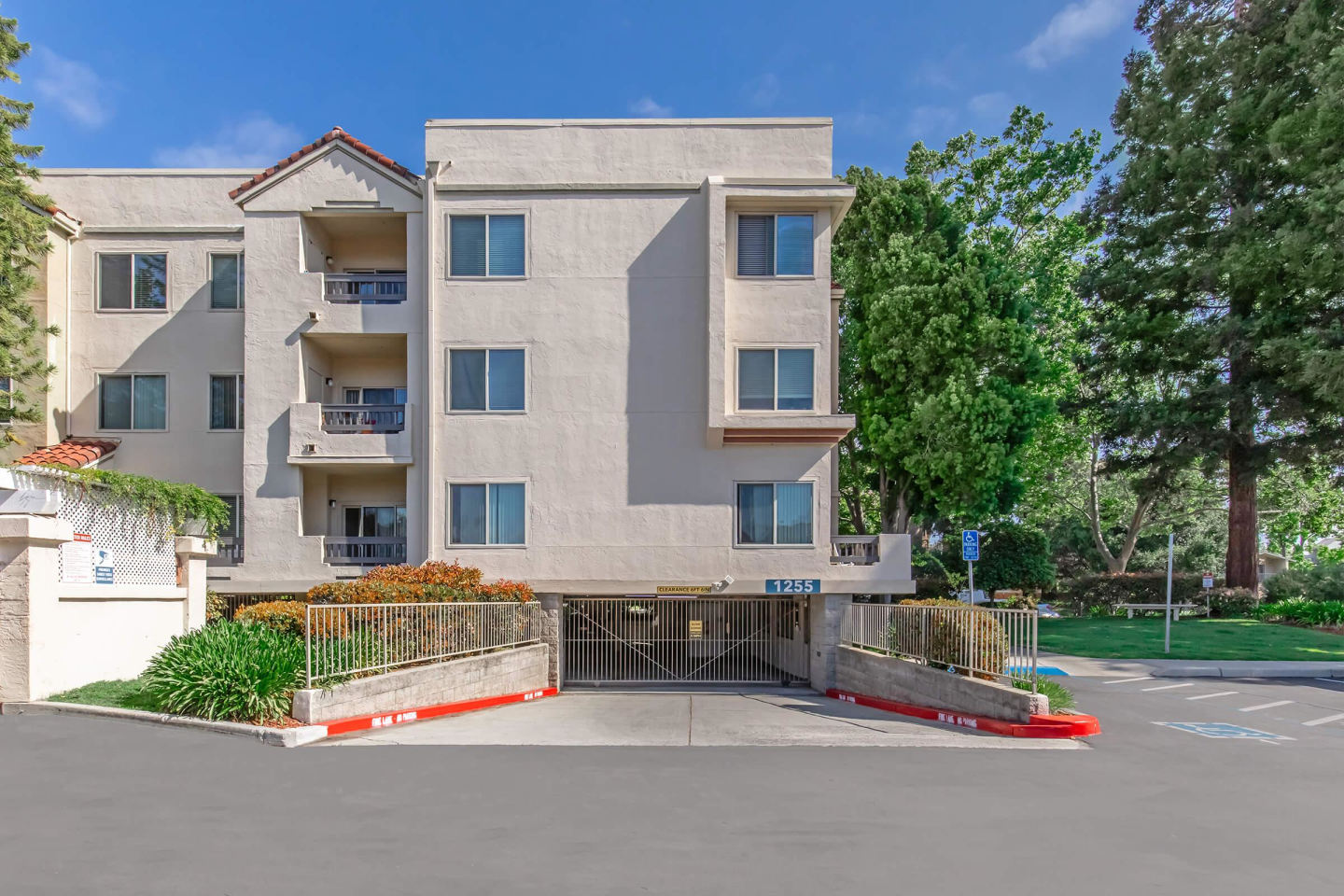 Paloma Vista Apartment Homes Image 17