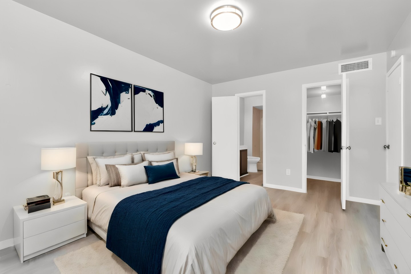 Post Oak Apartment Image 15