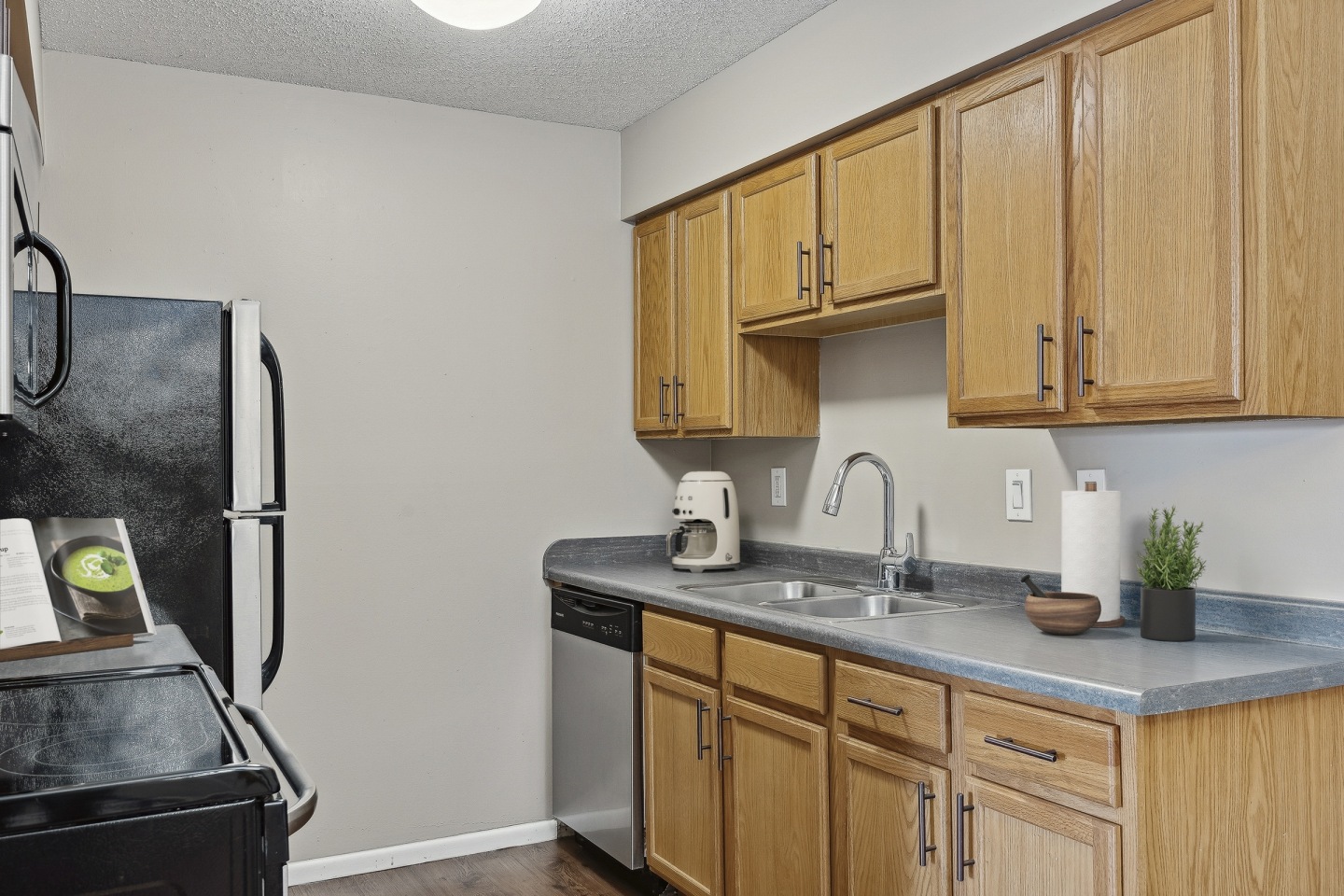 Willow Creek Apartments Image 2