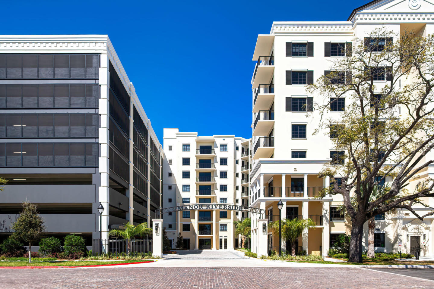 Manor Riverside Image 3