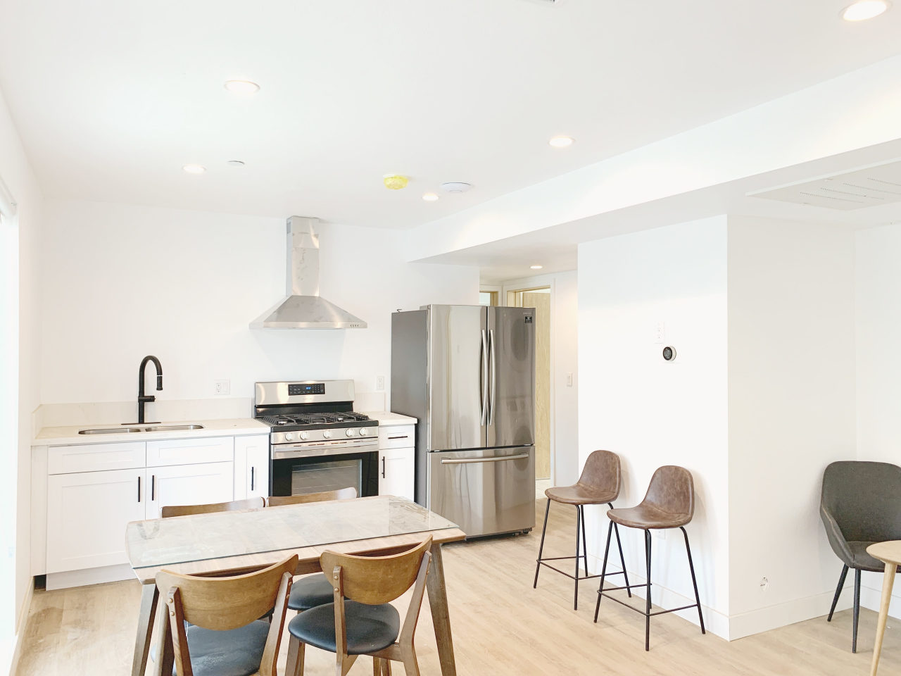 1436 W 36th Place - Co-Living Image 2