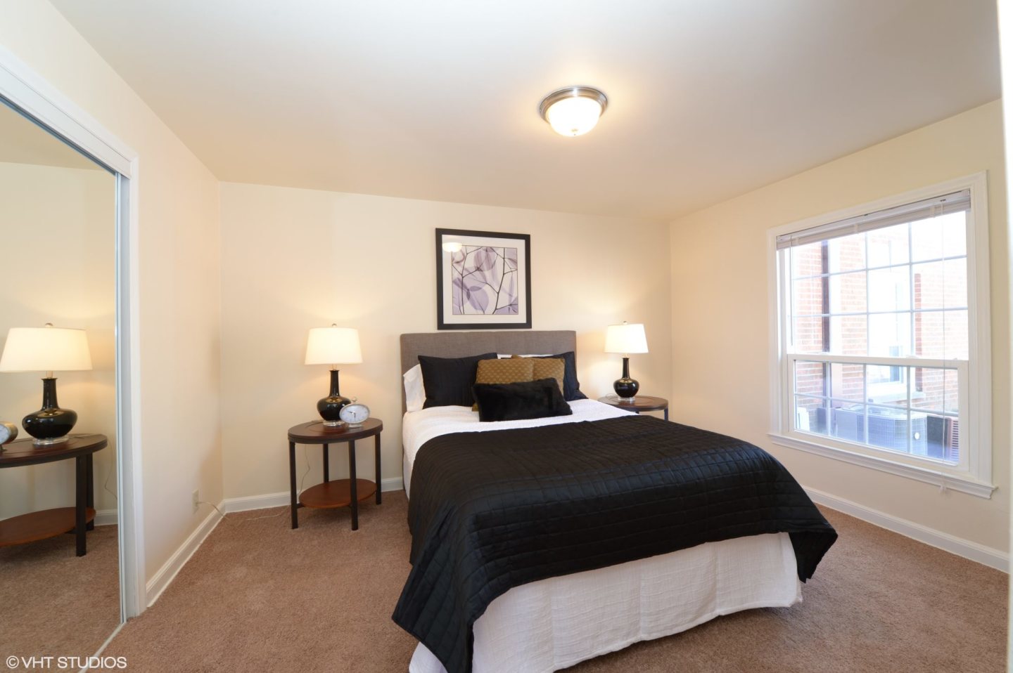 Colonial Court Apartments Image 15