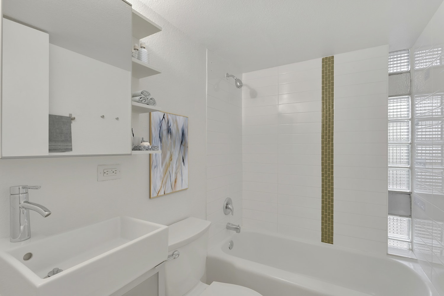 825 Dahlia Image 9