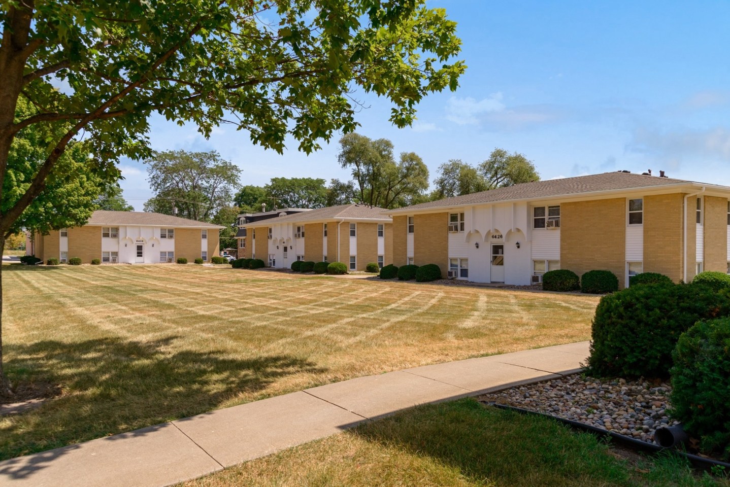 Plaza Manor Image 6