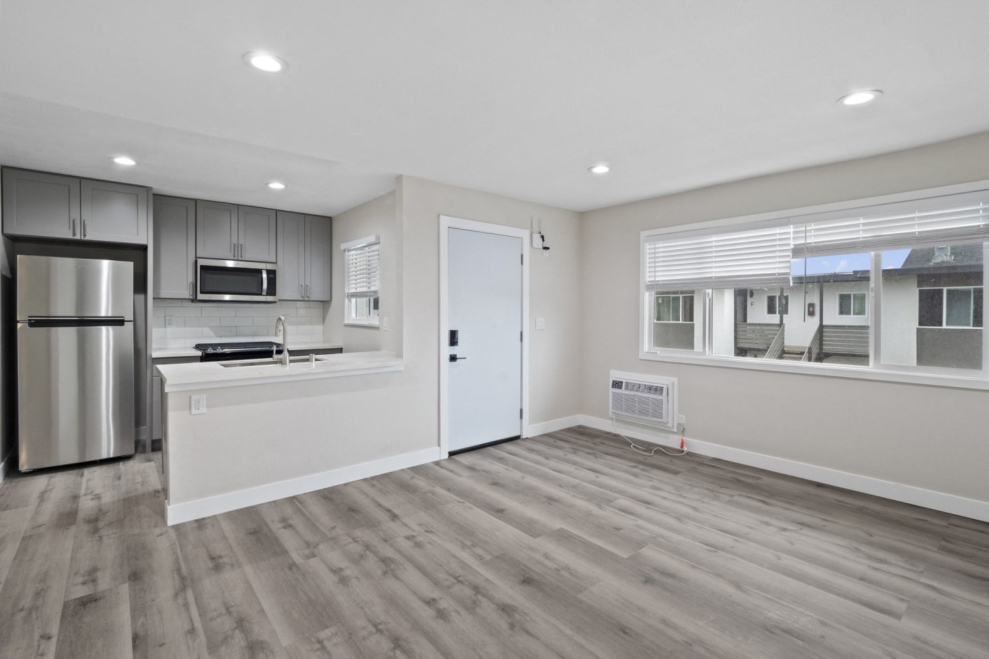 Charle Square Apartments Image 5