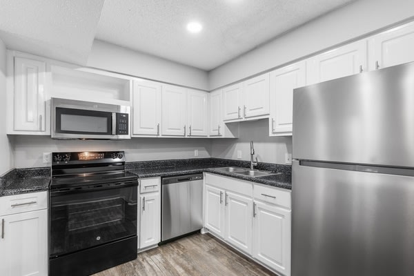 Coachman Club Apartments Image 4