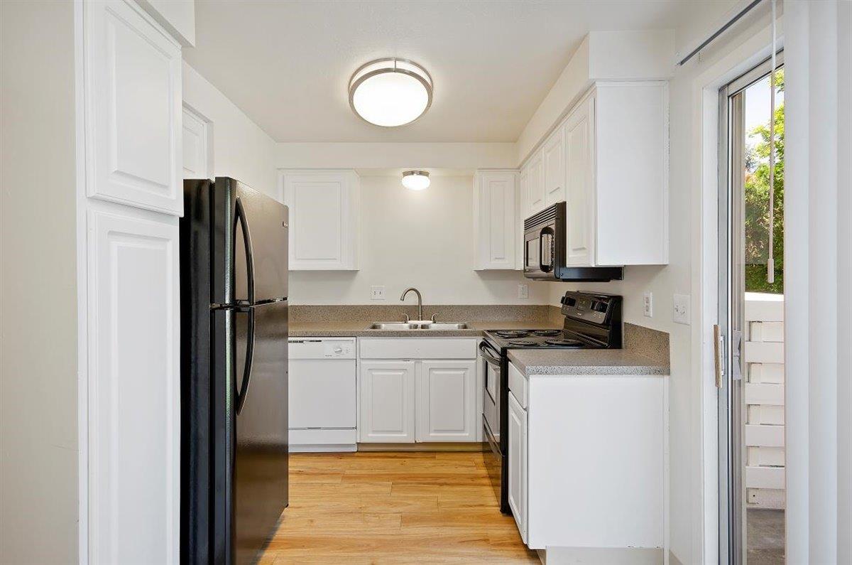 Sugar Pine Townhomes Apartments Image 11