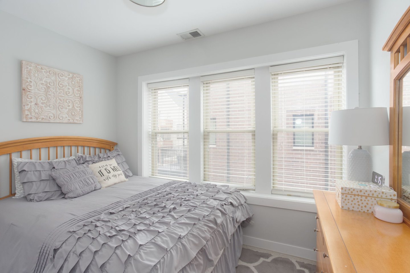 3915 North Janssen Ave. Apt. Image 8