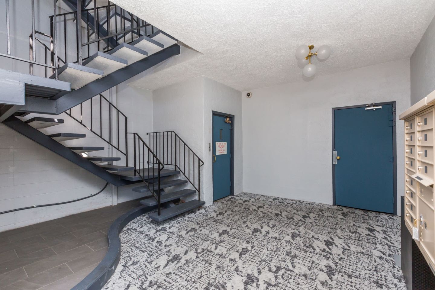 630 Mariposa Image 18