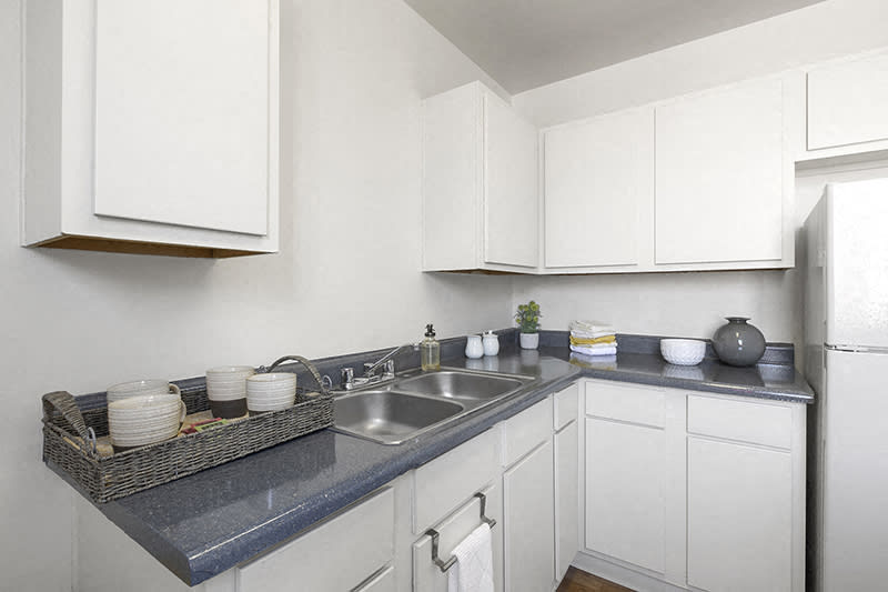 Wyvernwood Garden Apartments Image 2